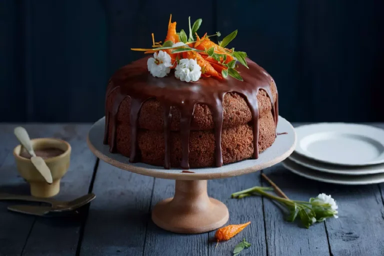 Bolo de Cenoura com Cobertura de Chocolate